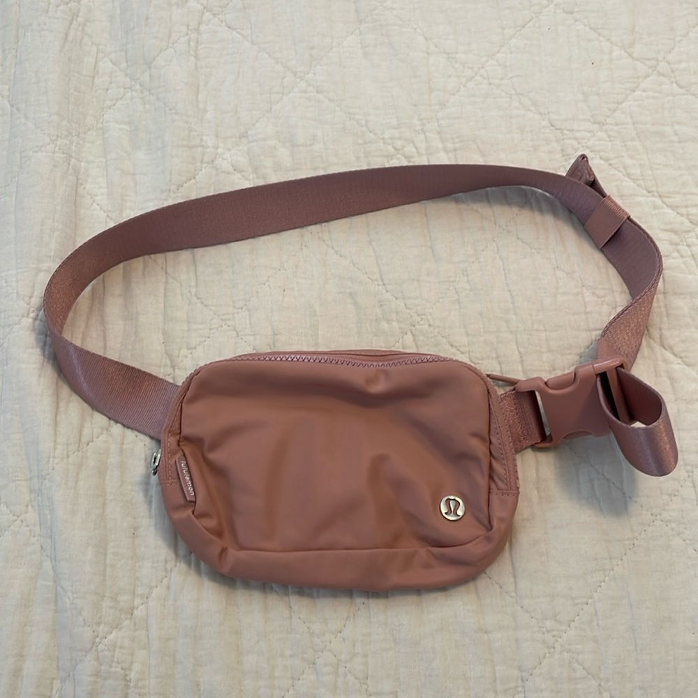 Lululemon belt bag